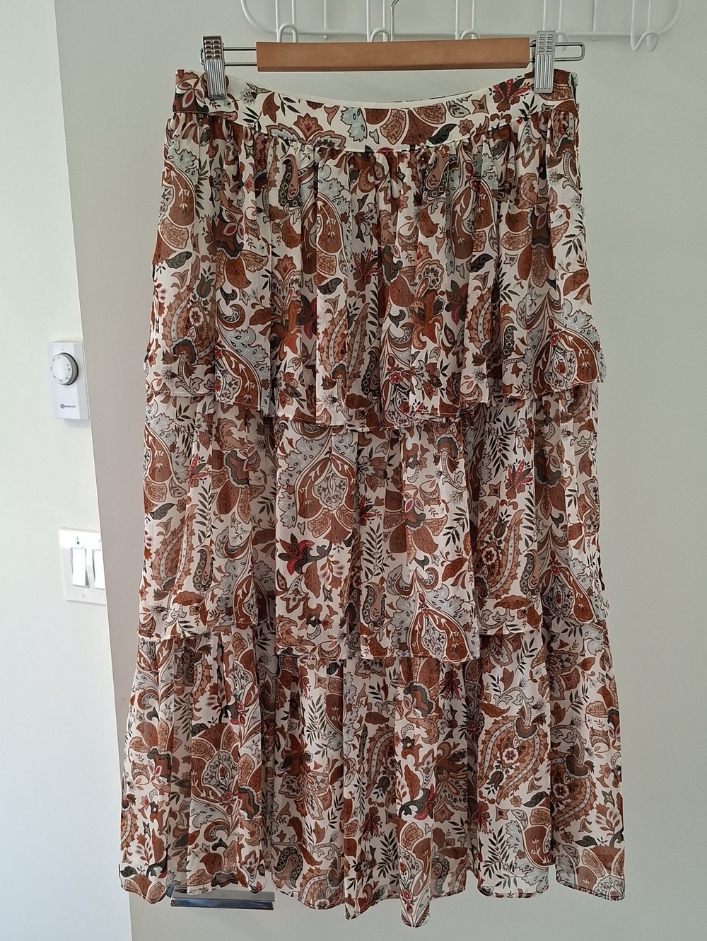 Chelsea & Violet Brown & White Boho Western Paisley 3-Tiered Midi Skirt (Size M)